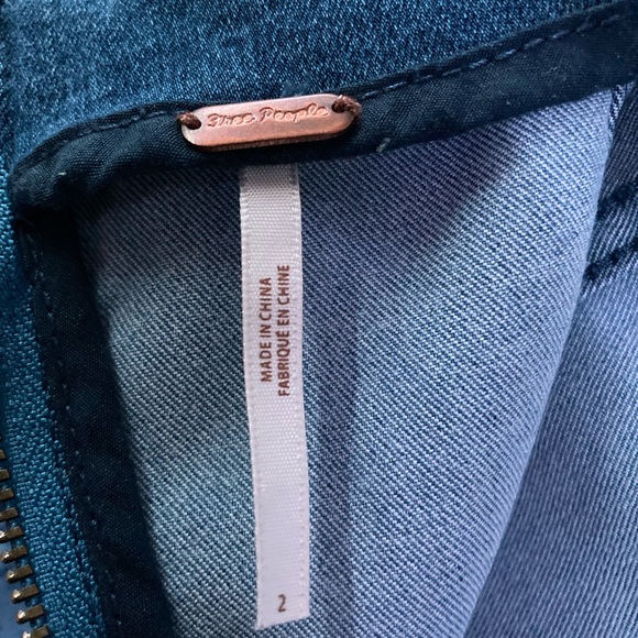 Free People Size 2 Two-Tone Modern Femme Stretch Jean Mini Skirt. - Picture 4 of 7